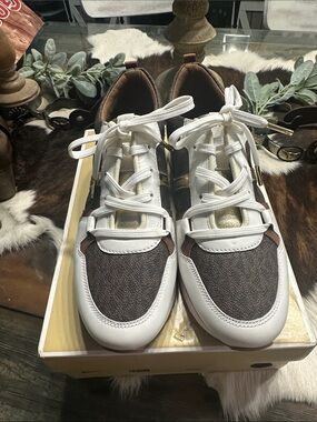 NWT Michael Kors White and Brown Logo-Trim Lace-Up Sneakers